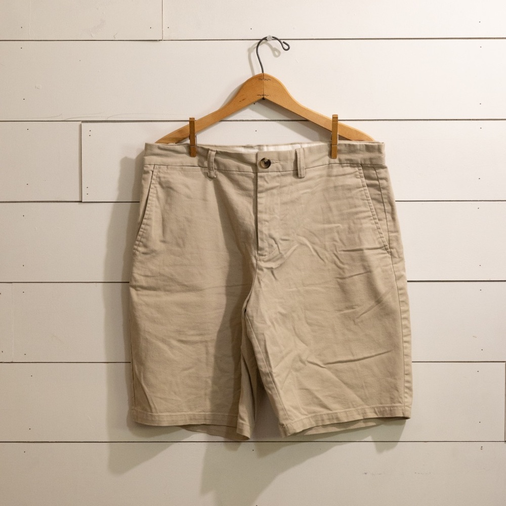 Old Navy Flat-Front Khaki Short